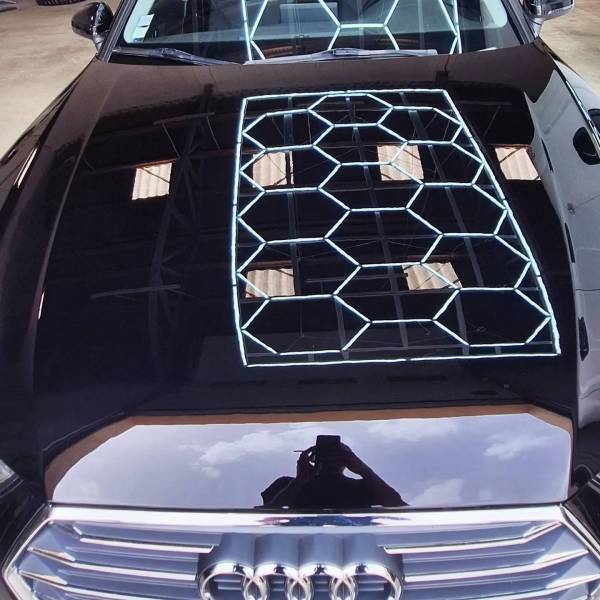 Carrossier pour peinture voiture de luxe type Porsche sur Salon de Provence proche de Aix en Provence