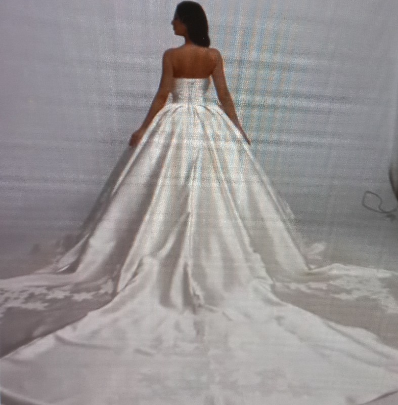 location de robe de mariée haute gamme à Montpellier proche de Place de la comédie