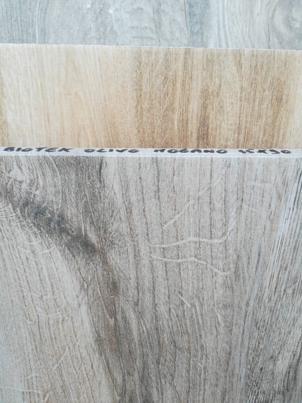 Magasin de carrelage pour chercher un carrelage imitation bois sur Lunel à côté de Montpellier