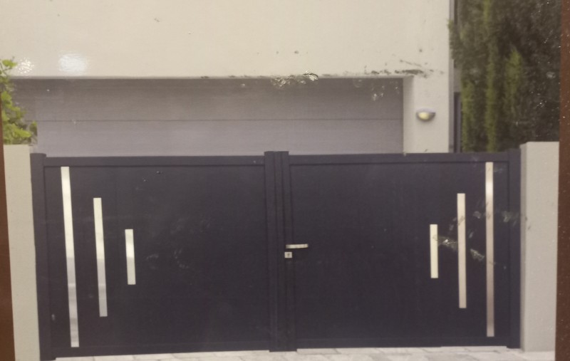 installation et pose d'un portail en aluminium ajouré deux battants motorisés sur Vergèze  proche de Calvisson