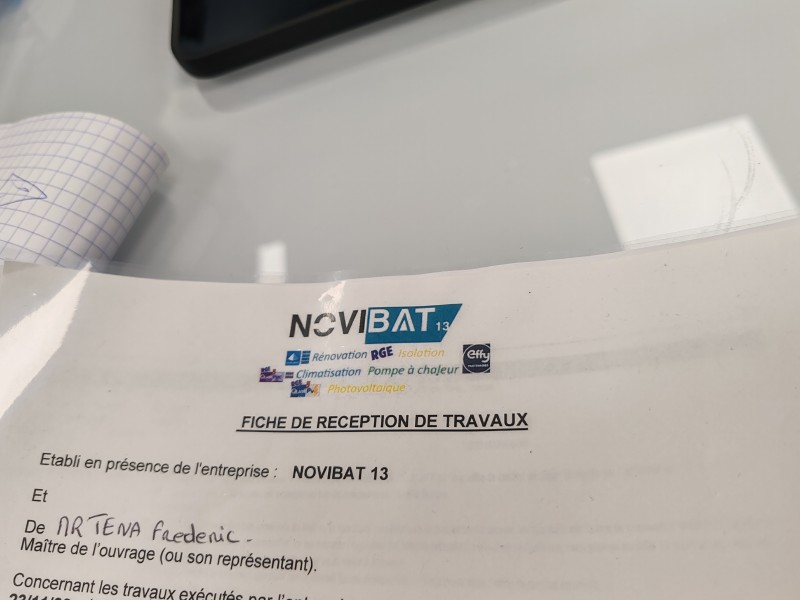 entreprise pour l'installation sur le toit d'une villa de panneaux solaires de Marc dual sun d'une puissance de 425 à Marignane