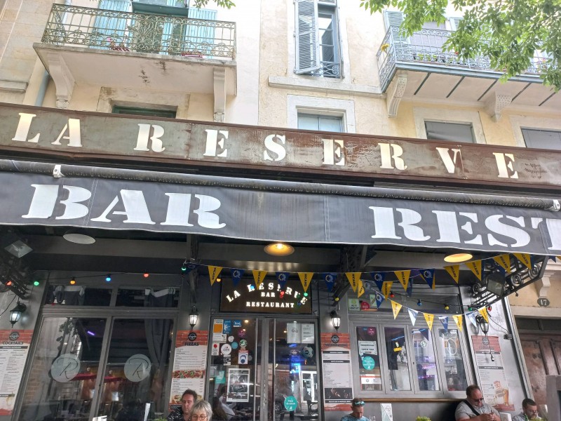 Ou organiser sa bodega privée pour entreprise à Nîmes à côté des arènes