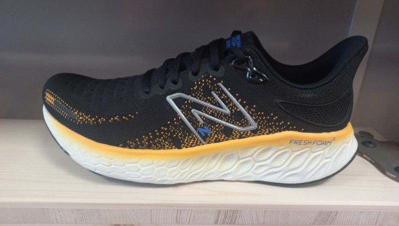 magasin de running pour vente de New Balance 10 80 narrow noir sur Nîmes à côté d'Arles