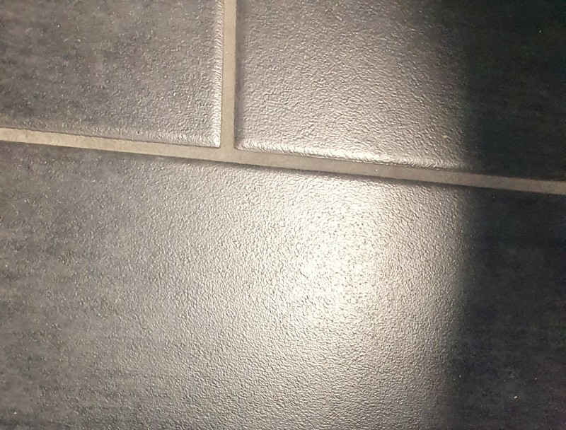 Où trouver du travertin de qualité pour l'aménagement de salon à Uzès proche de Nîmes