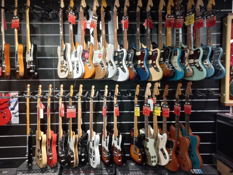 magasin de musique vendant des guitares Fender neuves  sur Nice à côté de Cannes