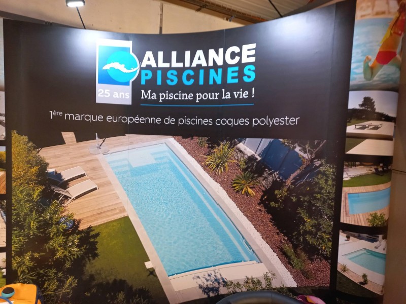 Installation et pose d'une piscine coque petit bassin pour villa sur terrain à Nîmes à côté d'Orange