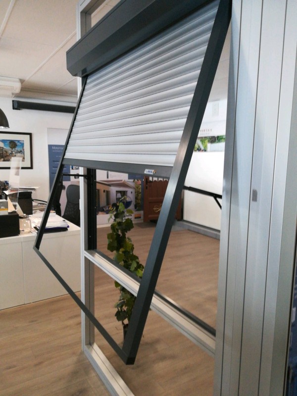 Installation et rénovation de volets battants par des volets roulants électriques à Frontignan à côté de Saint-Jean-de-Védas