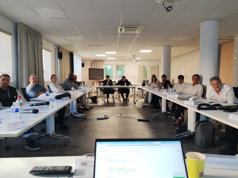 artisan pour entretien de climatisation Mitsubishi bi Split dans une villa à biot proche de Nice