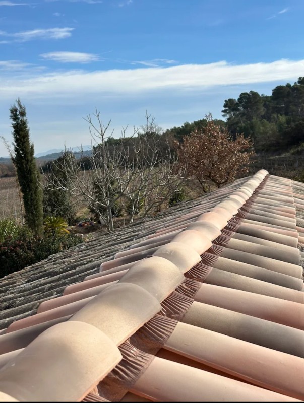 Couvreur pour rénovation totale de toit La Penne-sur-Huveaune proche de aubagne et carnoux en Provence 