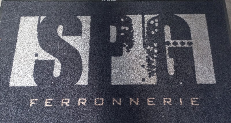 fabrication installation d'un portail coulissant motorisé en acier sur Nîmes proche d'Arles