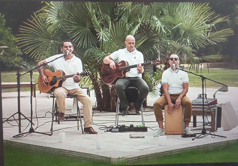 où trouver un restaurant qui organise des soirées musicales et événementielles à Nîmes proche d'Arles