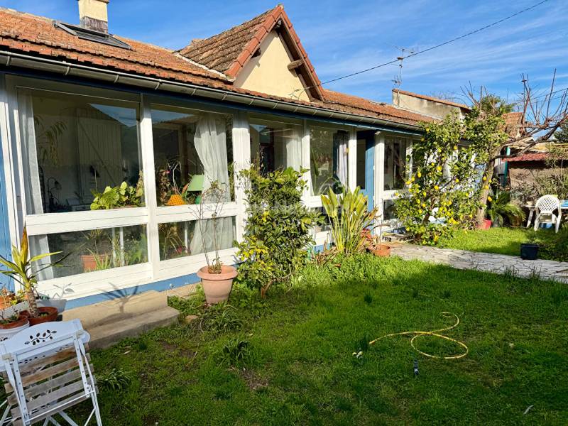 trouve-moi une maison à vendre de plain-pied à Lunel avec une véranda, un garage et proche des commerces a Lunel proche de Baillargues 