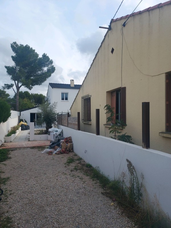 Entreprise de peinture pour décoration murale dans une chambre avec forme géométrique sur Miramas dans le 13