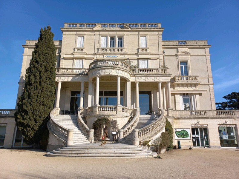 Restaurant avec terrasse pour organiser un repas de groupe d'entreprise à Nîmes à côté de Garons