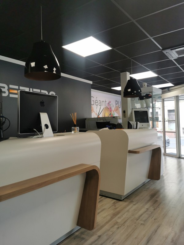 réalisation d'un affichage panneau et enseigne lumineuse dans un snack sur Béziers