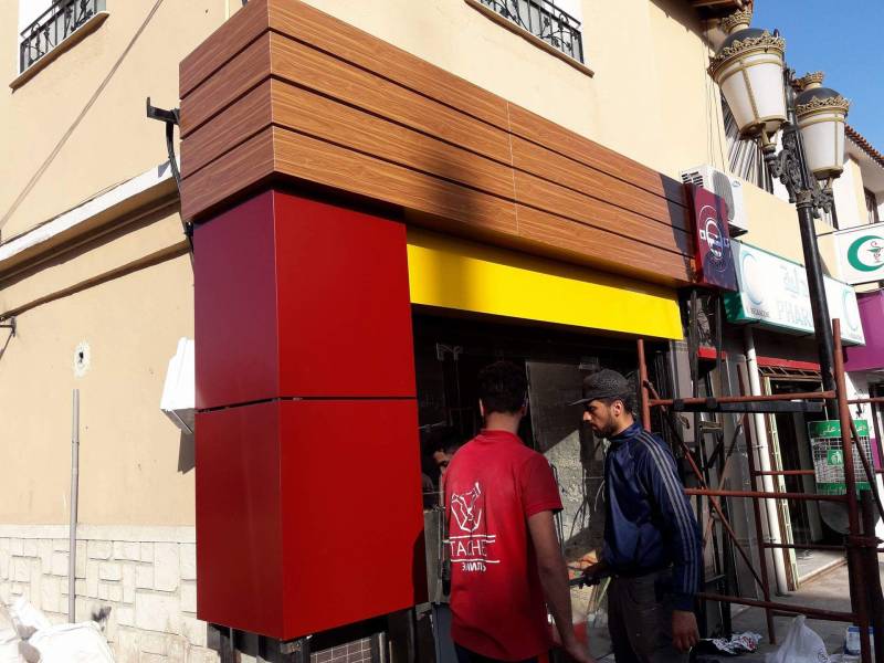 création d'enseignes lumineuses personnalisées de qualité pas chère à Marseille 16ème dans les bouches du rhône