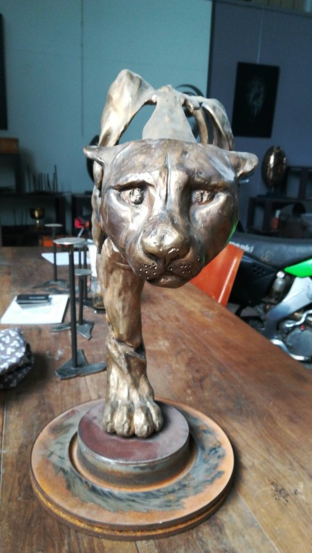 sculpture puma en bronze pour décorer votre maison