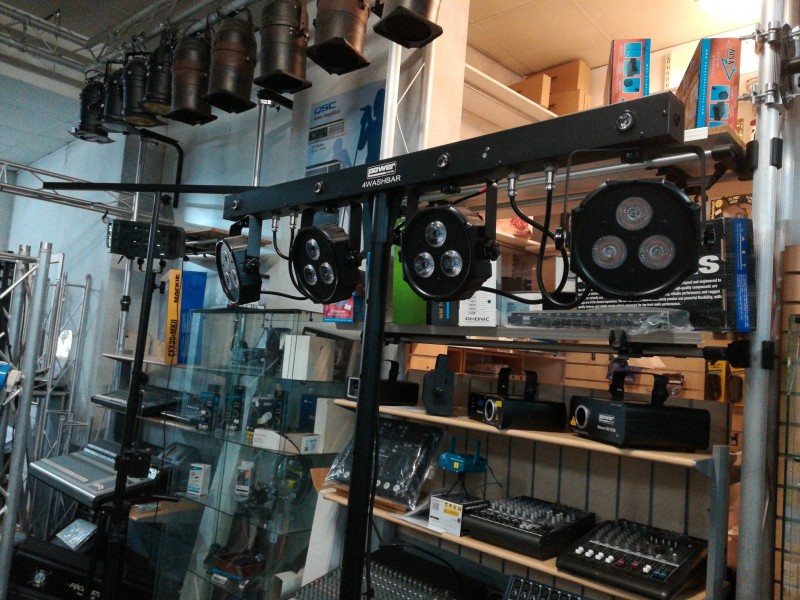 Vous recherchez une potence d'éclairage wasch bar sur Montpellier à côté de Lodève