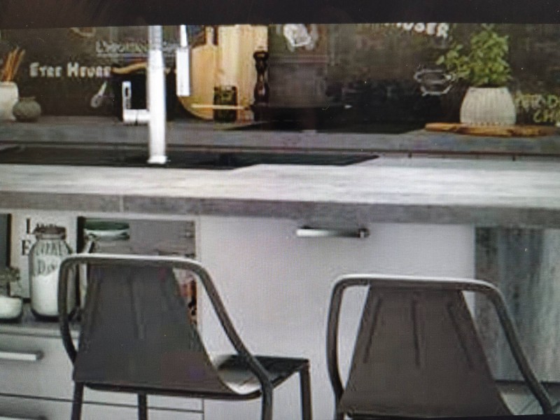 Prix de l'installation d'une cuisine effet béton sur mesure à L'Isle-Jourdain