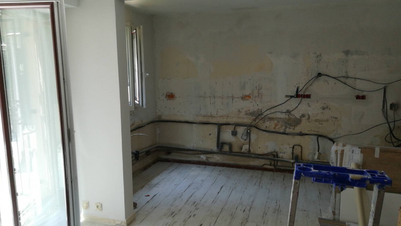 Restauration appartement avec décoration intérieure béton ciré sur Marseille 13e