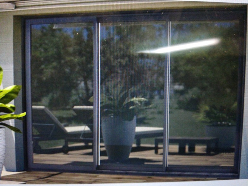 Pose et fabrication d'une baie aluminium 3 vantaux gris anthracite à Alès à côté de Bagnols-sur-Cèze