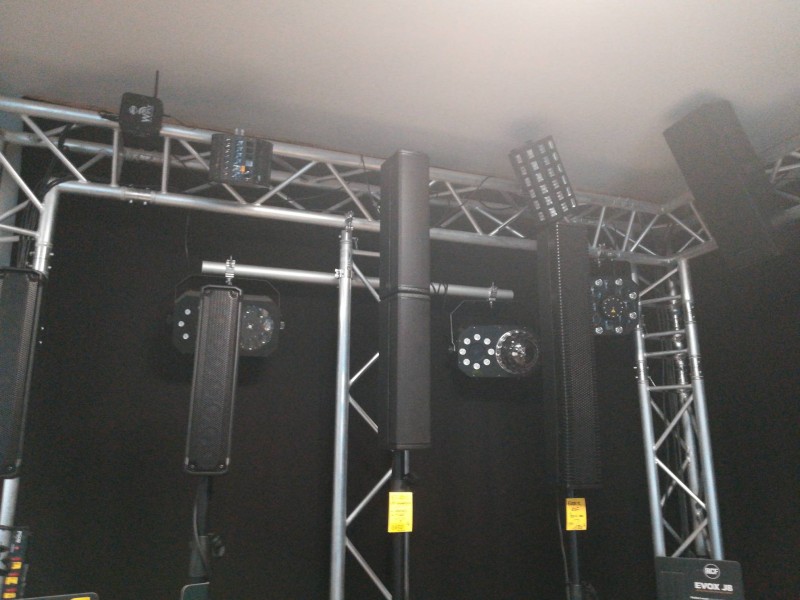 Installation vente de sonorisation et éclairage pour un restaurant à Nîmes dans le Gard