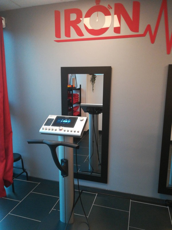 Où trouver une salle de sport avec coach au centre ville de Nîmes dans le Gard ?