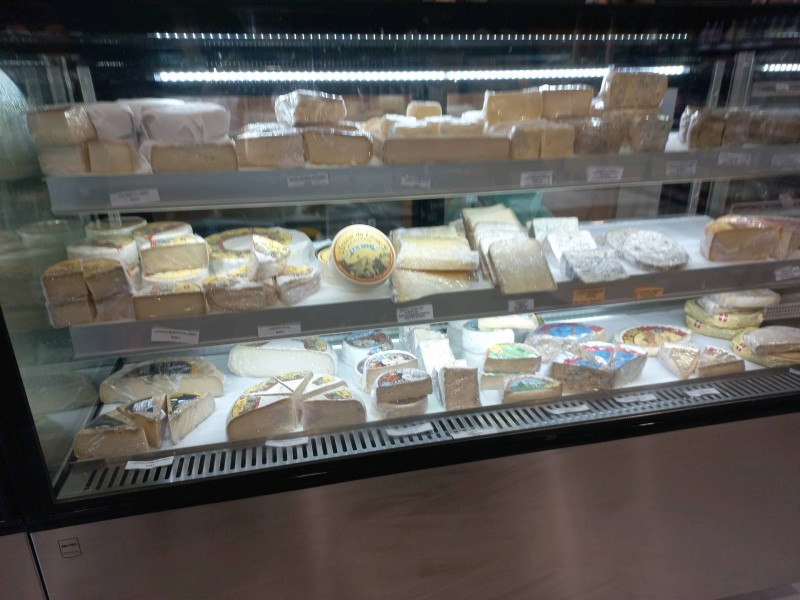 Où trouver un assortiment de fromages de qualité et de petits producteurs sur Sommières à côté de Nîmes