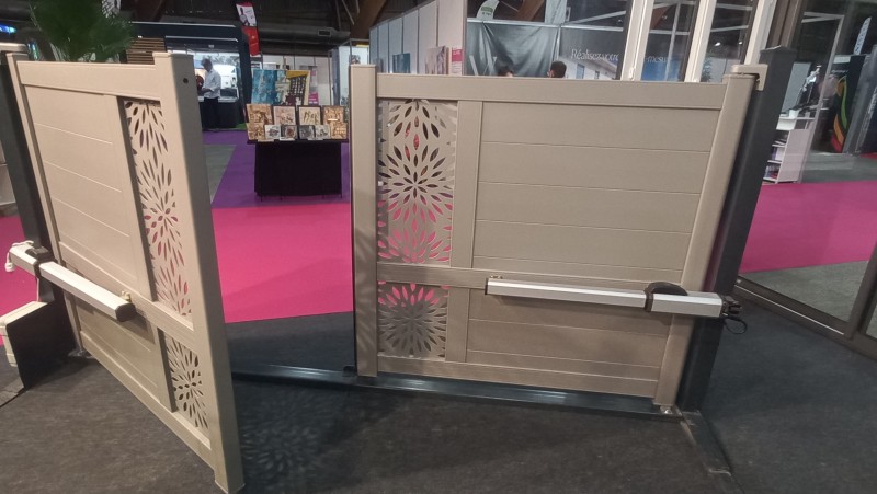 poser installation d'un portail en aluminium 2 battants motorisé sur apt proche du Vaucluse