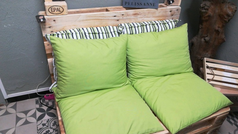 Salon de jardin avec canapé original en bois palette sur Salon de Provence