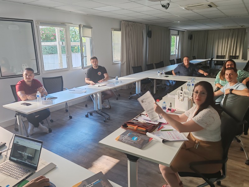 séance d'intégration et de formation d'une équipe commerciale en agence web à Marseille 13014 proche de Marseille 13012 centre-ville