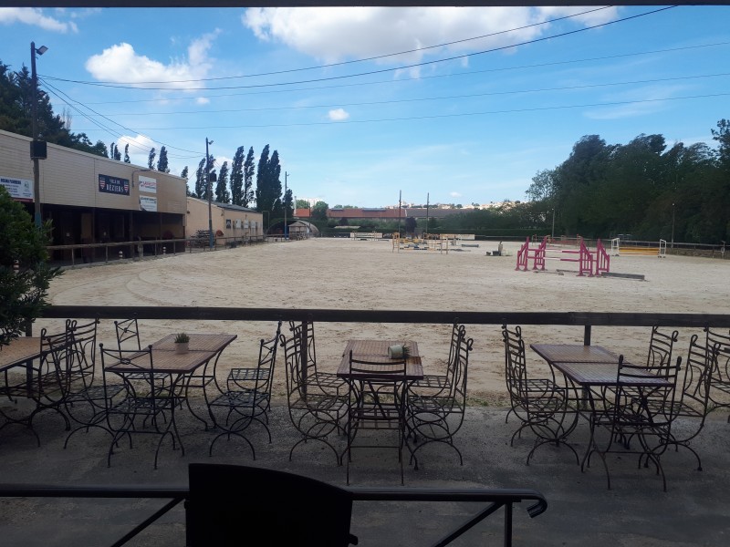 Centre équestre pour prendre des cours d'équitation pour les enfants de 10 à 15 ans à Béziers dans l'Hérault