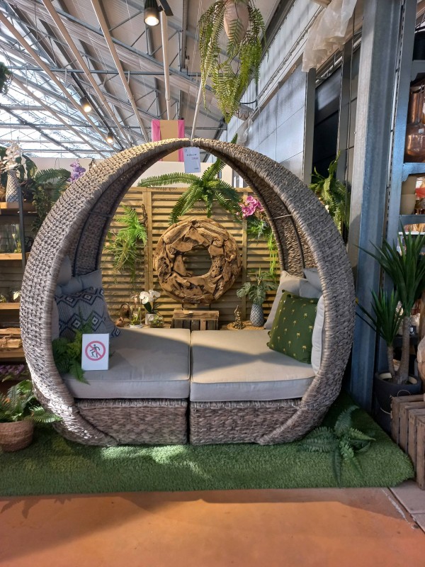 Magasin de jardinerie pour décoration extérieur de jardin moderne sur Nîmes à côté de Calivisson