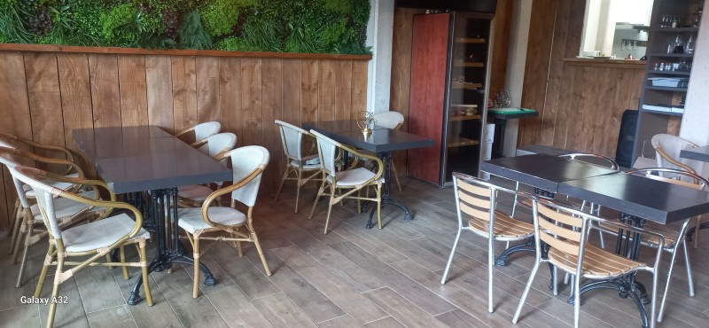Privatisation d'un restaurant pour organiser un after-work ou un repas d'entreprise proche de Nîmes avec une belle terrasse