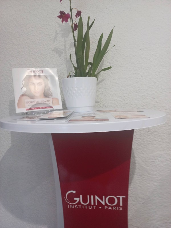 Esthéticienne pour teinture de cils et de sourcils sur vergeze à côté de Nîmes