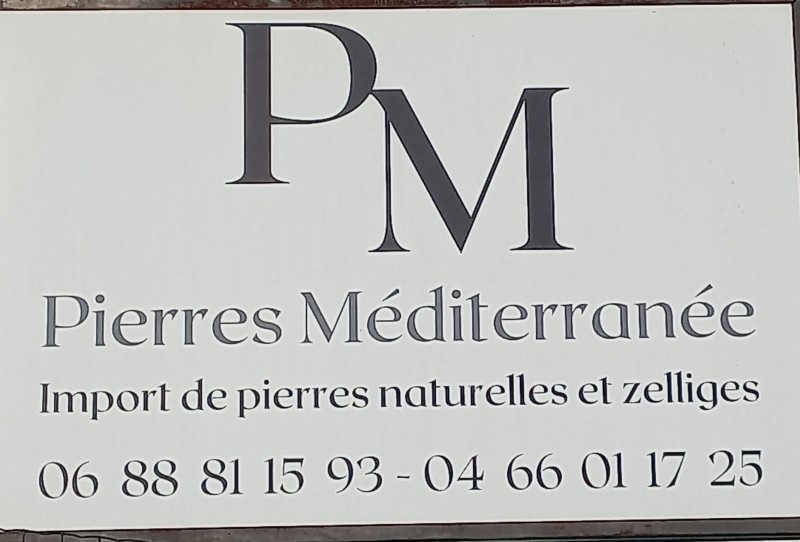 magasin de matériaux commercialisant des pierres naturelles et du travertin 1er ou 2e choix sur Arles proche Saint-Rémy-de-Provence.