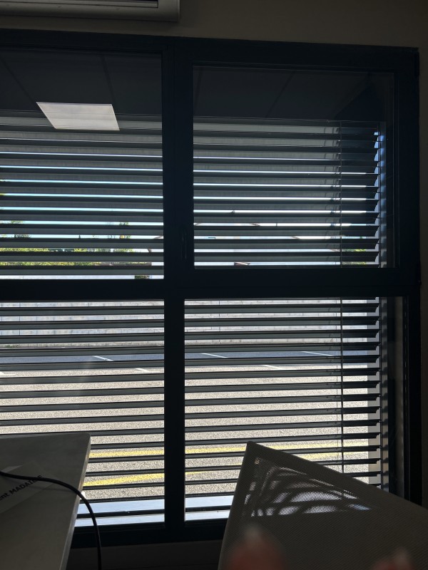  Pose d’un portail en aluminium à Pézenas, proche de Bédarieux dans l’Hérault 