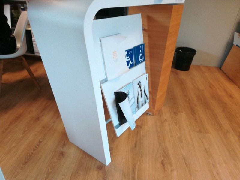 Fabrication et installation d'une banque et comptoir d'accueil pour un magasin de bijouterie sur Montpellier à côté de Narbonne