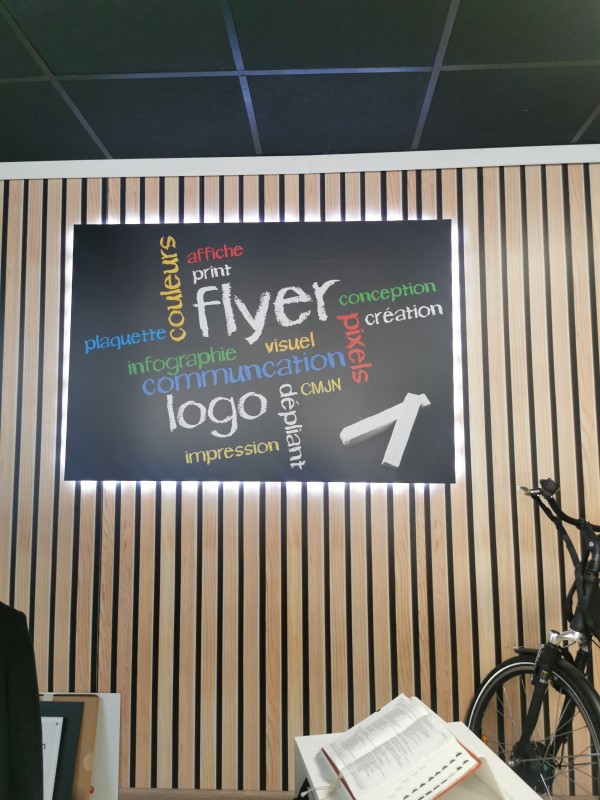 Enseigne lumineuse sur une pharmacie de Béziers