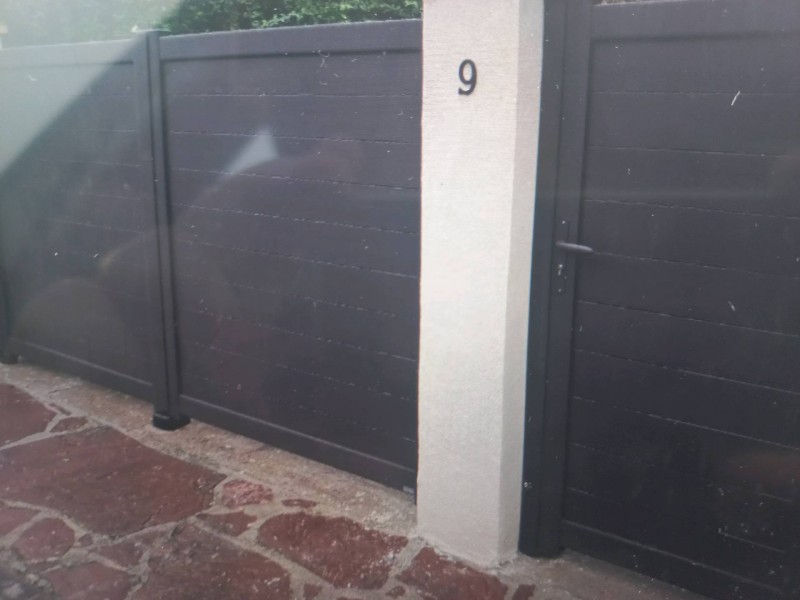 Pose d'un portail aluminium sur mesure à Argelès-sur-Mer proche de Perpignan
