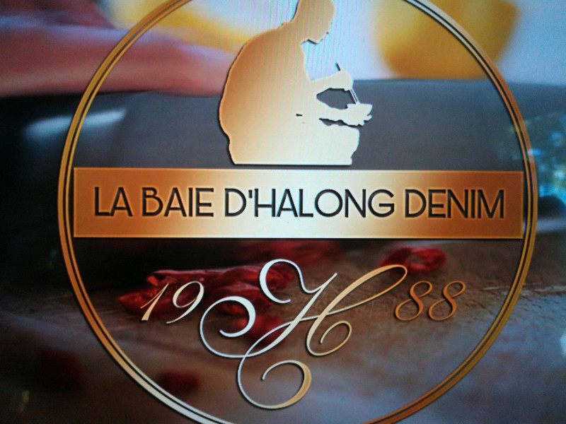 Où trouver un restaurant avec terrasse centre-ville à côté des arènes à Nîmes dans le Gard