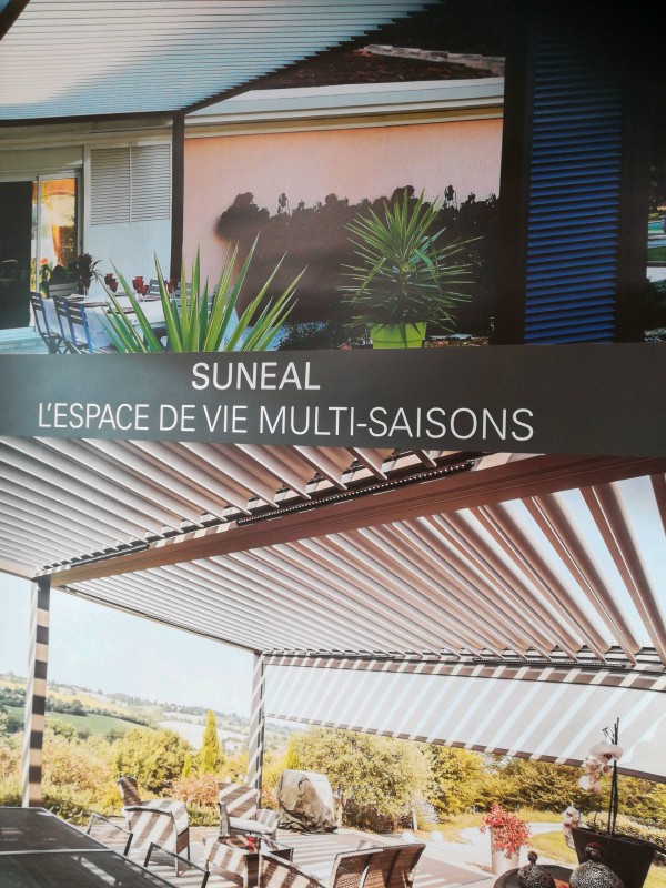 rénovation d'une fenêtre double vantail en bois par une baie vitrée coulissante aluminium sur Gallargues-le-Montueux à côté de Nîmes