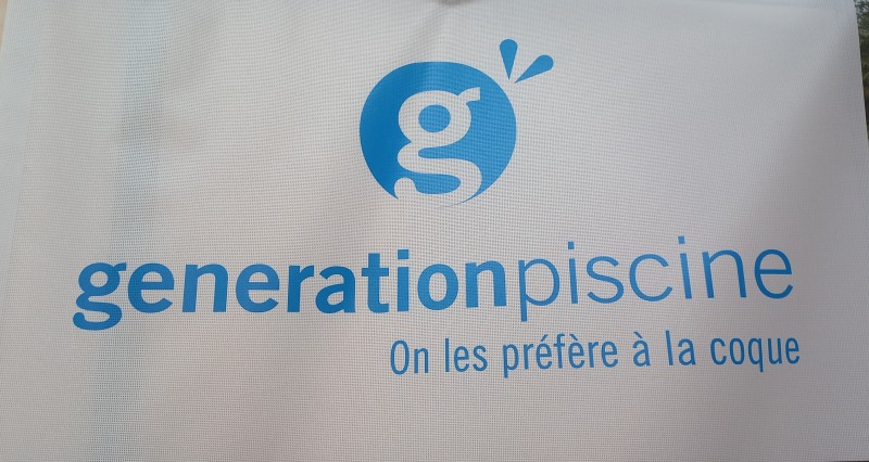 pose et  installation d'une piscine coque polyester à fond plat petit bassin sur Saint-Rémy-de-Provence proche d'Arles