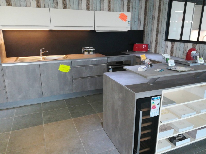 cuisine en destockage éléments hauts et bas sur Lunel dans le 34