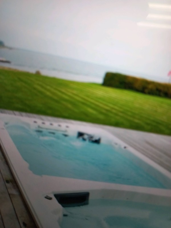 Installation d'un spa de nage à contre-courant encastré dans une villa à Sète proche de Montpellier