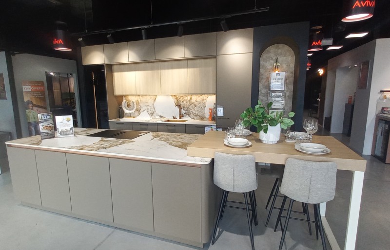 pose et installation d'une cuisine moderne avec îlot central sur Lunel proche de Sommières