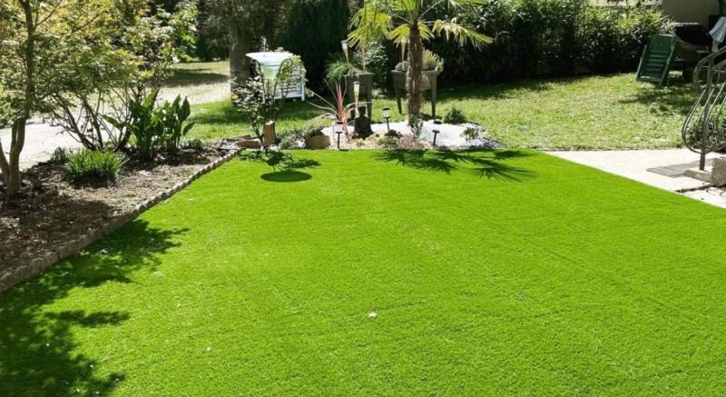 Sam le Paysagiste - Expert en Installation de Gazon Synthétique à Marseille