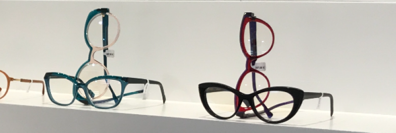Montures de créateurs exposées dans notre boutique de Montauban.