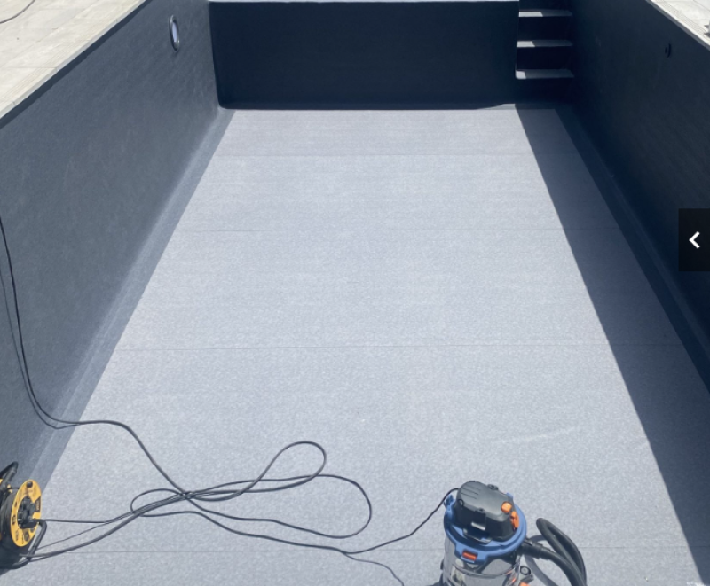 Rénovation de piscine avec mise en place d'une membrane en pvc armé haut de gamme PROFLEX à Ensuès-la-Redonne près de Carry-le-Rouet sur la côte bleue