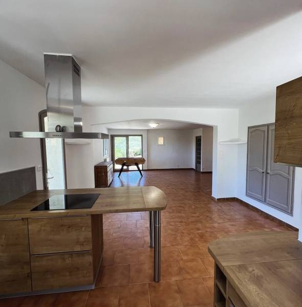 Où trouver un peintre professionnel pour rénovation d'un appartement entier à Aix en Provence dans les Bouches du rhone